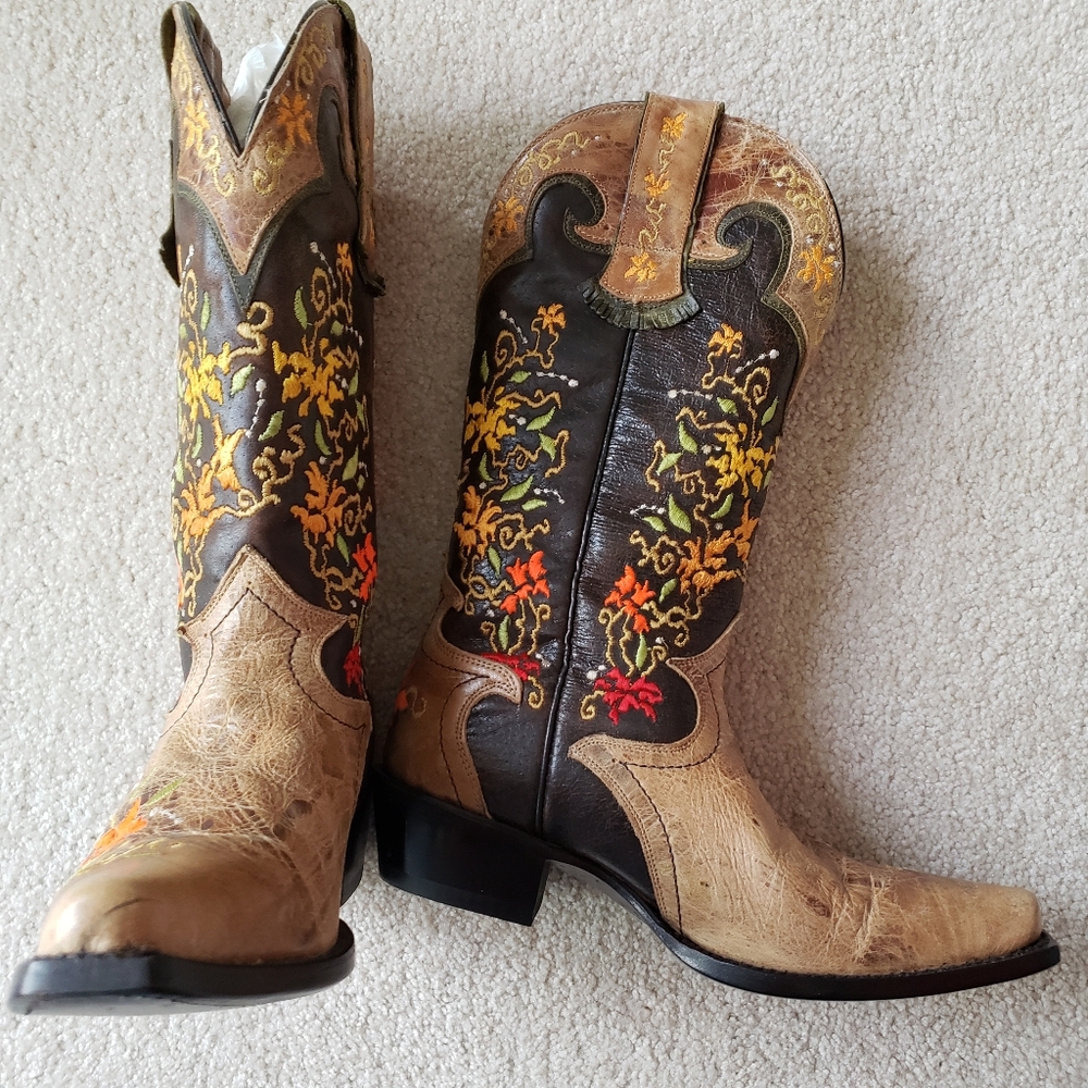 NWOT - Sterling River Embroidered Boots